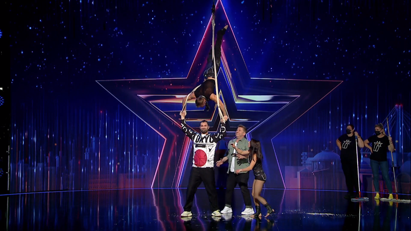 Smiley și Pavel Bartoș, acrobați de ocazie la Românii au Talent, sezonul 11