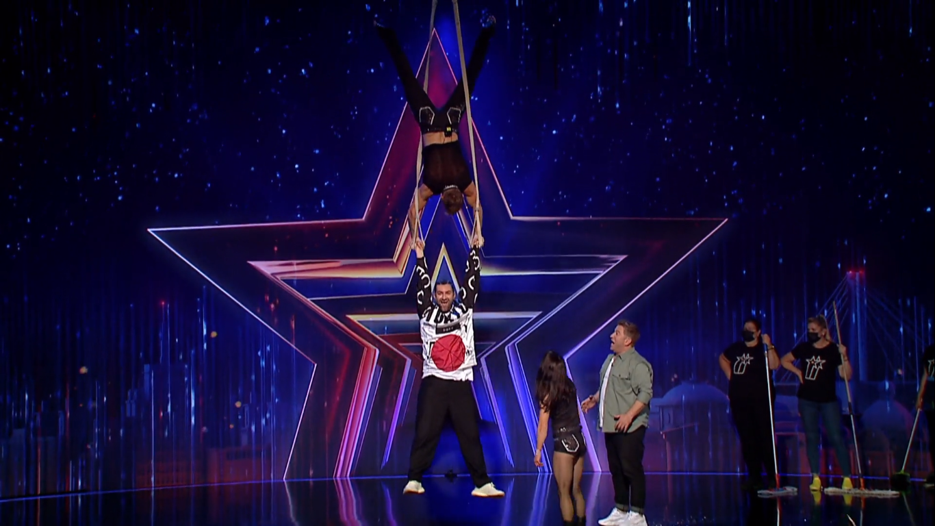 Smiley și Pavel Bartoș, acrobați de ocazie la Românii au Talent, sezonul 11