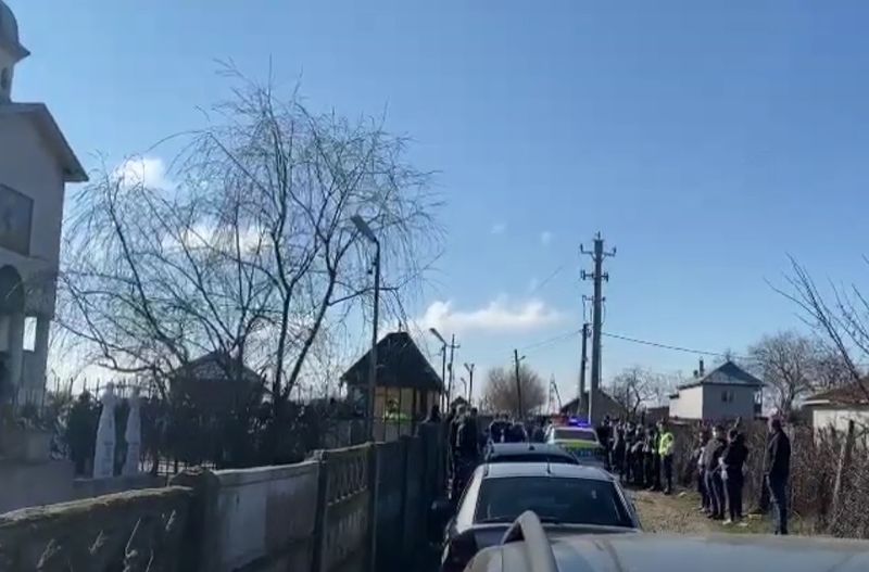 Ionuț Negrilă, polițistul mort &icirc;n Piața Constituției, a fost condus pe ultimul drum