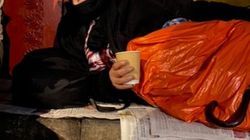 O fostă campioană de talie internațională a ajuns să doarmă pe un carton în cimitir! Femeia dă vina pe stat: ”Am așteptat pensia pentru care am plătit...”