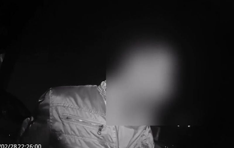 Un t&acirc;năr, &icirc;n v&acirc;rstă de 17 ani, luat la bătaie de un fals controlor