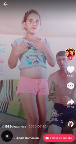 Soții din Mureș, aproape dezbrăcați pe TikTok Soții din Mureș, aproape dezbrcați pe TikTok