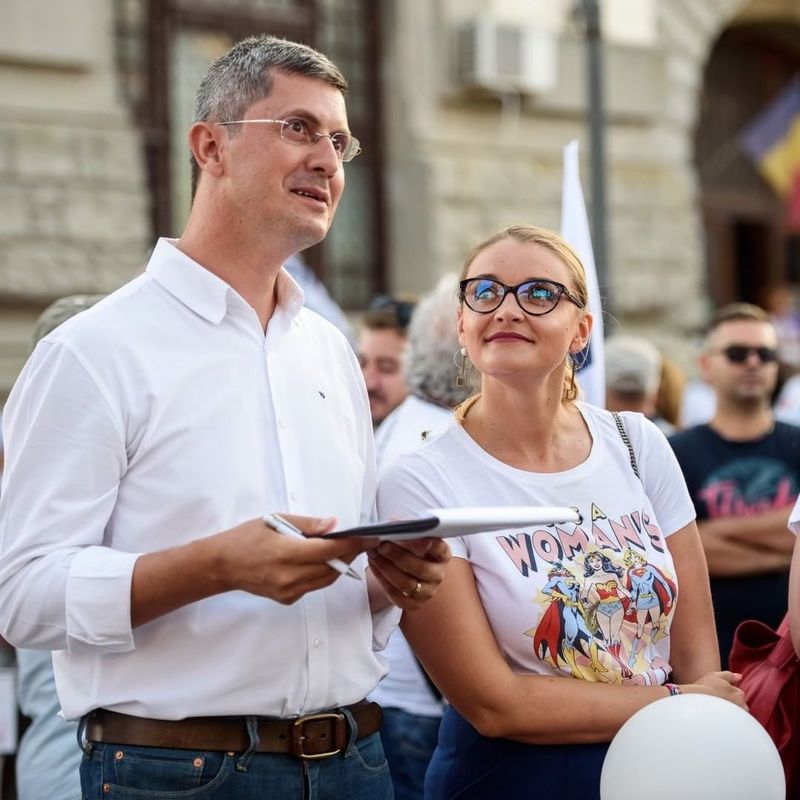 Olguța Dana Totolici, soția lui Dan Barna