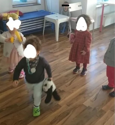Un băiețel de doi ani, umilit la o grădiniță privată