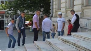 Cei 7 care au violat o tânără în Vaslui Cei 7 care au violat o tânără în vaslui