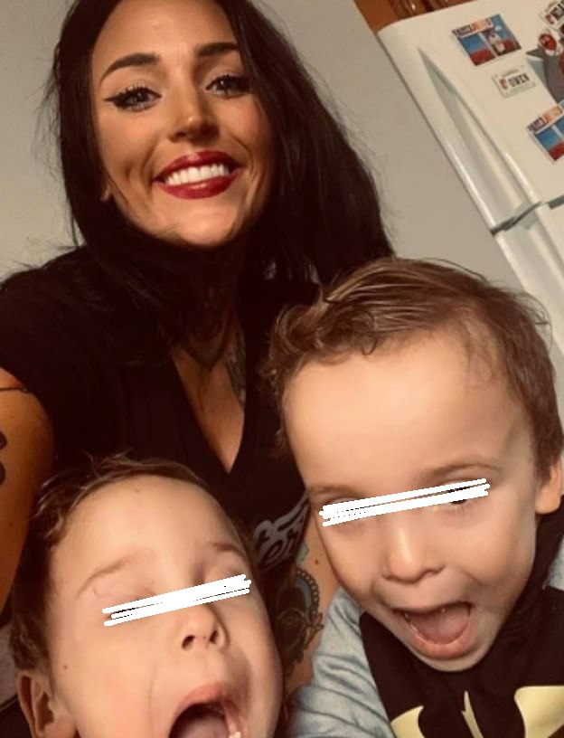 O mamă eroină și-a sacrificat propria viață, pentru a-și salva gemenii implicați &icirc;ntr-un accident de mașină