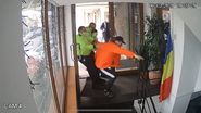 Imagini de la scandalul dintre tatăl vitreg al cătălinei Ponor și poliștii locali.