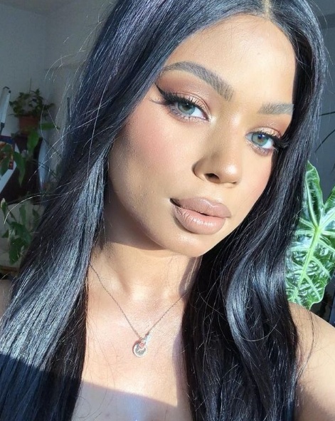 Fata din imagine este o &icirc;ndrăgită concurentă de la Puterea Dragostei! Tu o recunoști?