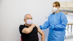 Emil Boc s-a vaccinat cu serul controversat de la AstraZeneca! Cum se simte edilul