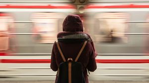 Incident șocant în Capitală! O fetiță de 13 ani a fost lovită de metrou la stația Unirii! 