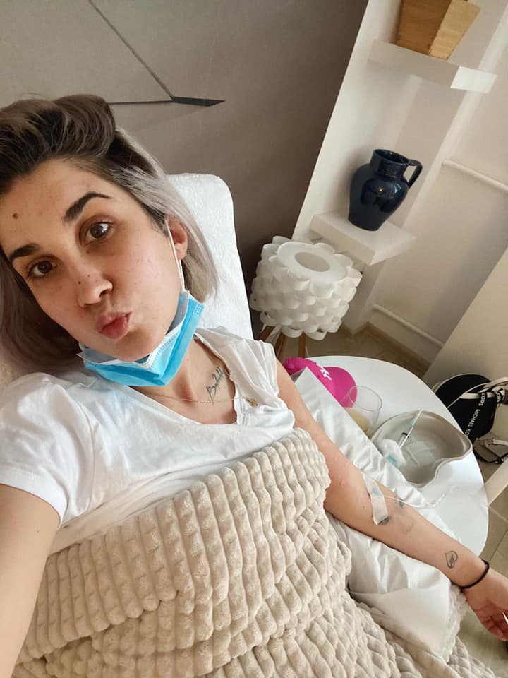 Adda a ajuns pe mâna medicilor