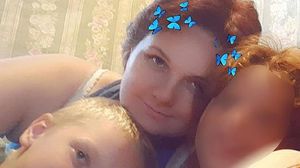 O mamă și-a ucis băiețelul de 8 ani pentru că i-a spus tatălui vitreg că are un amant