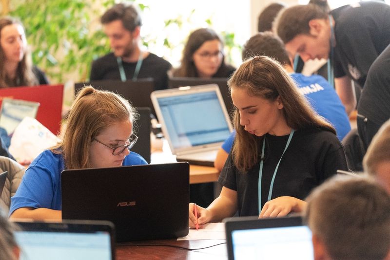 programatori din Romania
