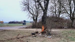 O femeie a fost găsită moartă pe bancheta din spate a unui autoturism