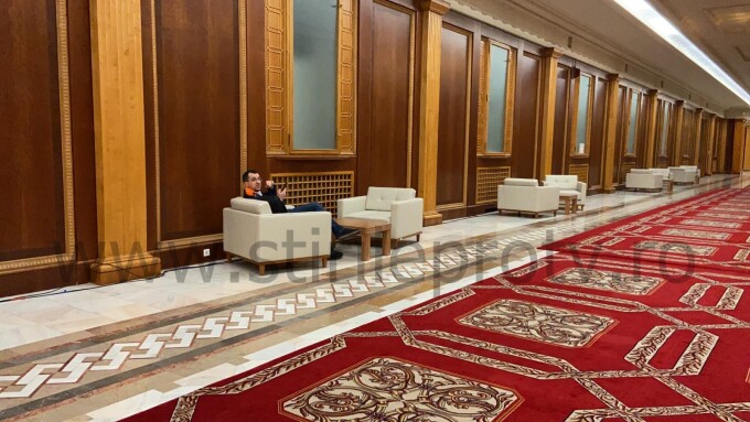 Vlad Voiculescu, surprins fără mască în Parlament! Prima reacție a Ministrului Sănătății: &quot;Mi-am dat jos masca pentru...&quot;