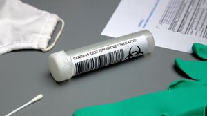 Începe testarea COVID în farmacii