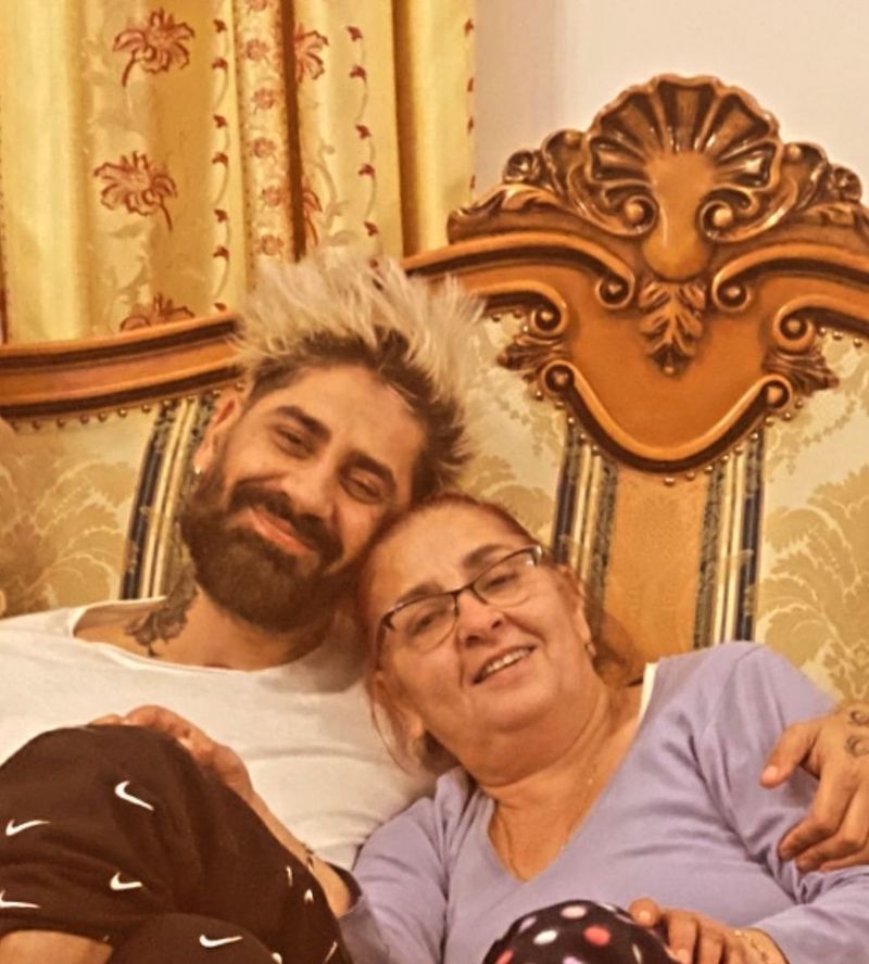 Cine sunt părinții lui Connect-R