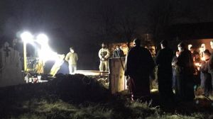 Pictorul Liviu Lăzărescu a fost înmormântat noaptea