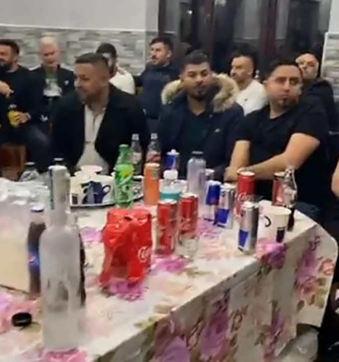 Priveghi &icirc;n pandemie cu zeci de persoane și amenzi fără număr