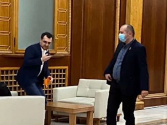 Vlad Voiculescu fără mască 