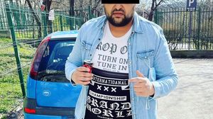 Un om al legii a fost înjunghiat în curtea Secției de Poliție, în timp ce agresorul transmitea live pe internet: ”Poliția moare”