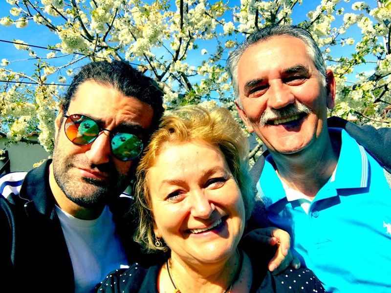 Smiley alături de părinţii săi 