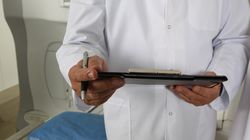 A ajuns la spital cu accident vascular, negativ la testul COVID, dar și-a găsit sfârșitul din cauza coronavirusului! Fiica bolnavului face acuzații grave