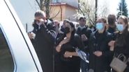 Primele imagini de la înmormântarea lui Gabi Luncă! Durere de nedescris în familia artistei