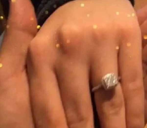 Ionuț Belei și-a cerut iubita &icirc;n căsătorie! Prima imagine cu inelul de logodnă