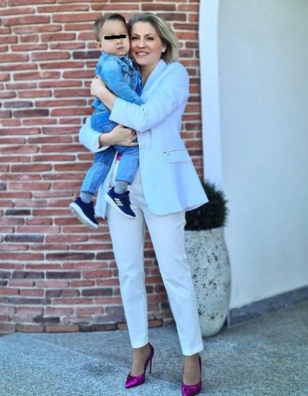 Mirela Vaida și băiețelul ei, Tudor