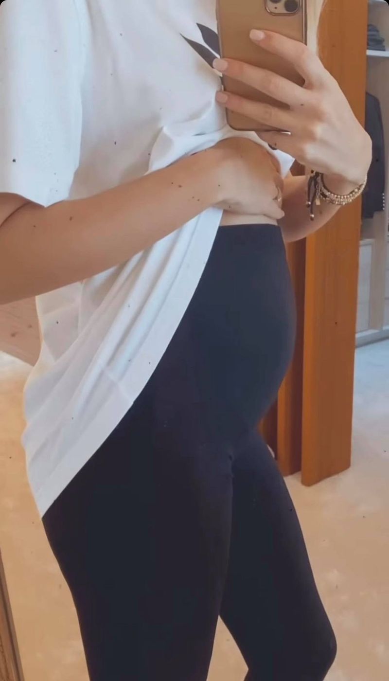 Cele mai recente imagini cu burtica de graviduță a Gabrielei Prisăcariu