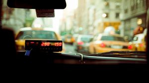Cu un copil bolnav în brațe, în plină noapte, un tată a apelat la ajutorul unui taximetrist