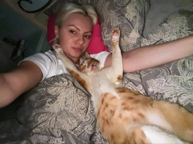 Alexandra Stan și pisica ei