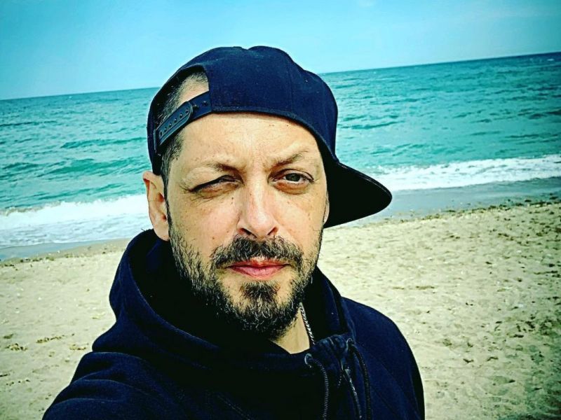 Ombladon de la Paraziții, în doliu! Tatăl și fratele artistului s-au stins din viața în urma infectării cu COVID-19