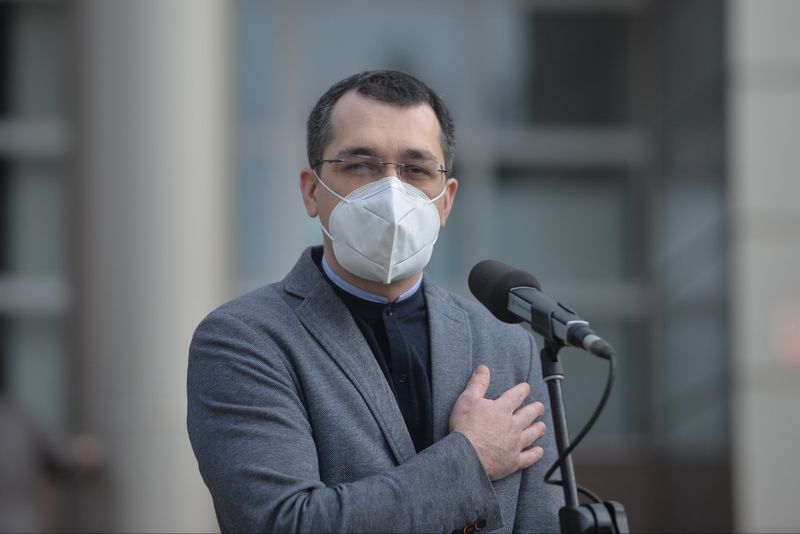 Vlad Voiculescu, conferință de presă după demitere Vlad Voiculescu, primele declarații după demitere: "Cum superi un pic sistemul, ești eliminat"