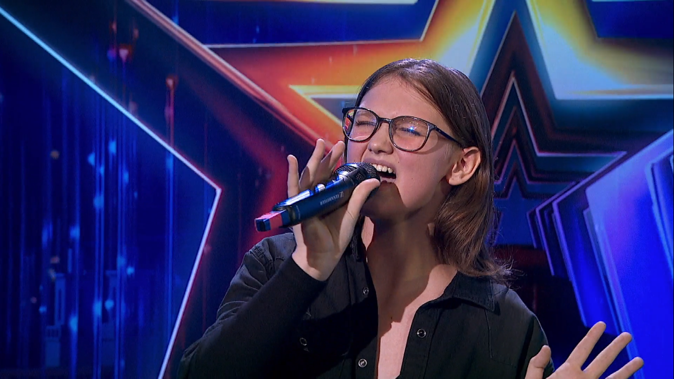 Elena Istrate, printre cele mai speciale voci de la Românii au Talent, sezonul 11. Smiley: "Ai o voce foarte, foarte, foarte frumoasă"