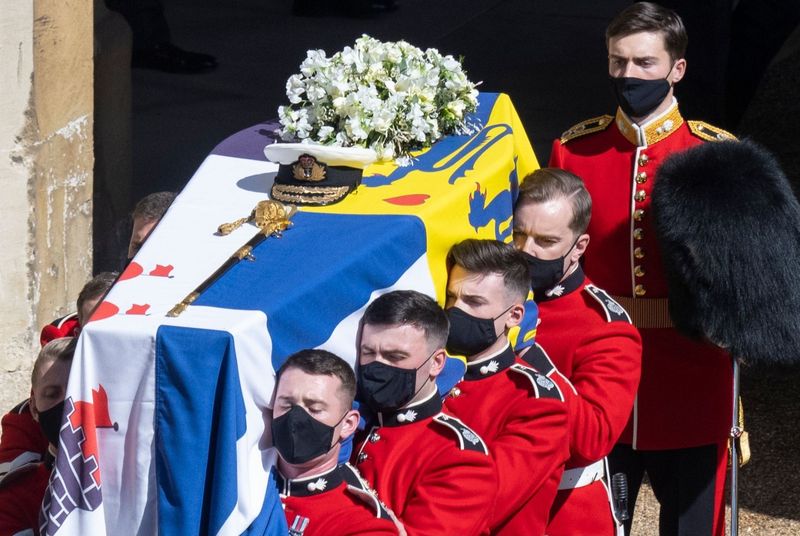 Prințul Philip, condus pe ultimul drum