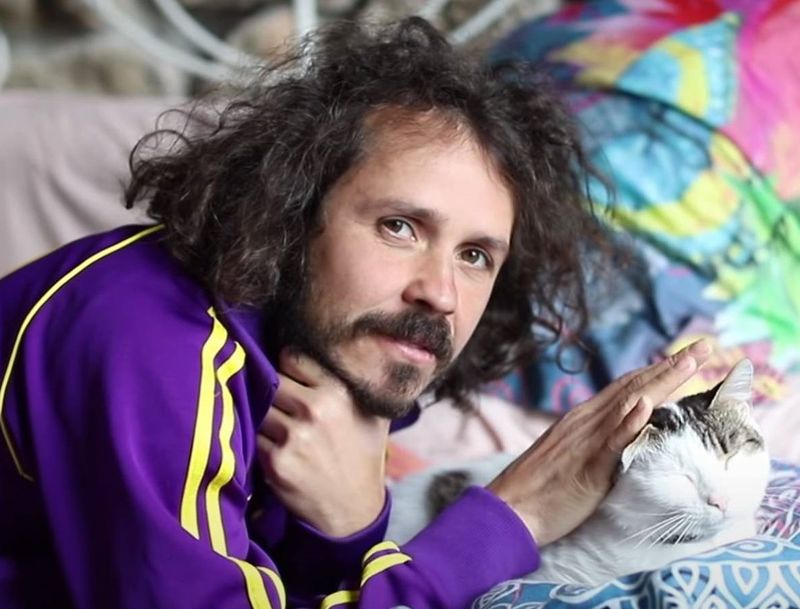 Cine este Costel Bojog