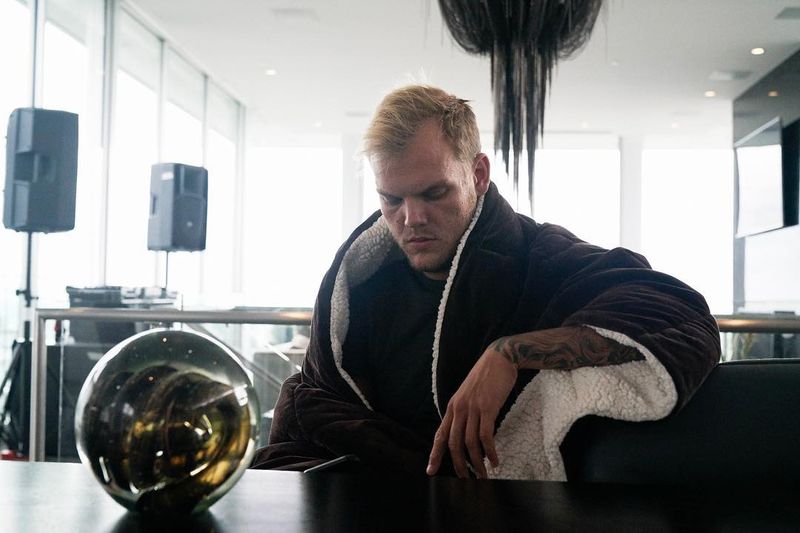De ce a murit Avicii. Celebrul DJ s-a luptat cu o boală gravă