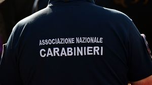 Polițiști bătuți de un român