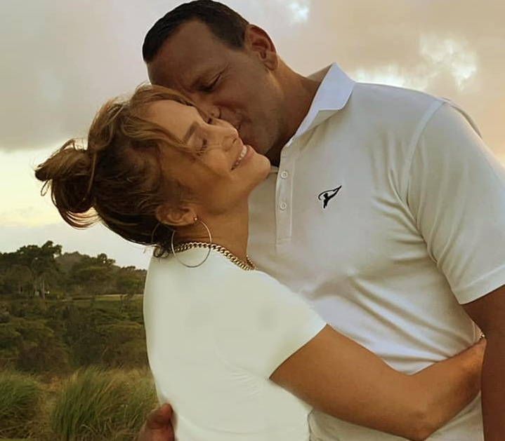 Jennifer Lopez este din nou o femeie singură