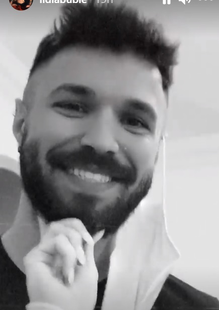 Tânărul care a sărutat-o pe artistă