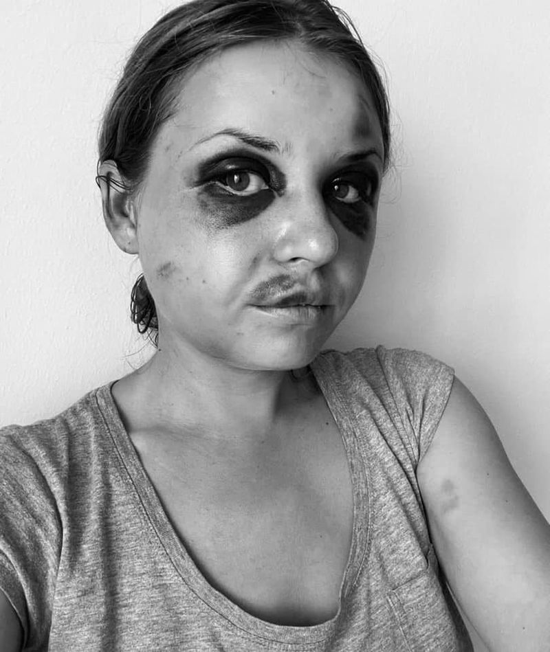O cunoscută prezentatoare de televiziune a fost bătută și violată într-un tren. Momentele de coșmar prin care a trecut