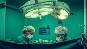 Medici de la Spitalul Colentina, amenințați cu moartea de rudele pacienților infectați cu COVID-19: "Au cuțite..."
