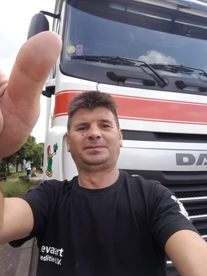 Un șofer român de TIR a devenit cetățean de onoare în Italia. A salvat doi copii de la moarte