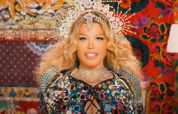 Cine a convins-o pe Loredana să c&acirc;nte manele