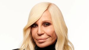 Câte operații estetice are Donatella Versace