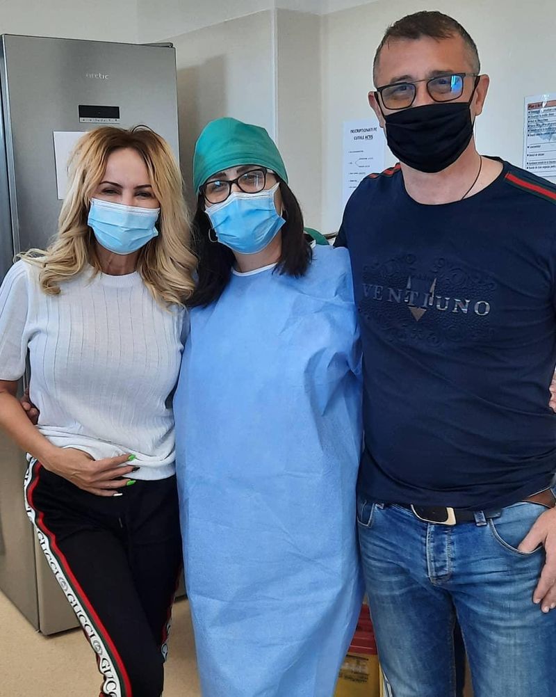 Daniela Gyorfi, criticată dur de internauți după ce s-a vaccinat anti-COVID: &quot;Trebuia să te țină...&quot;