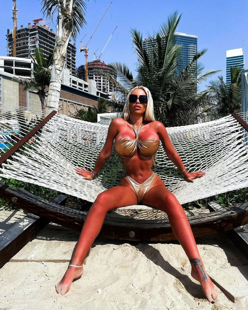 Loredana Chivu nu a încins doar atmosfera în Dubai Incredibil cum s-a fotografiat: &quot;M-am crucit&quot;