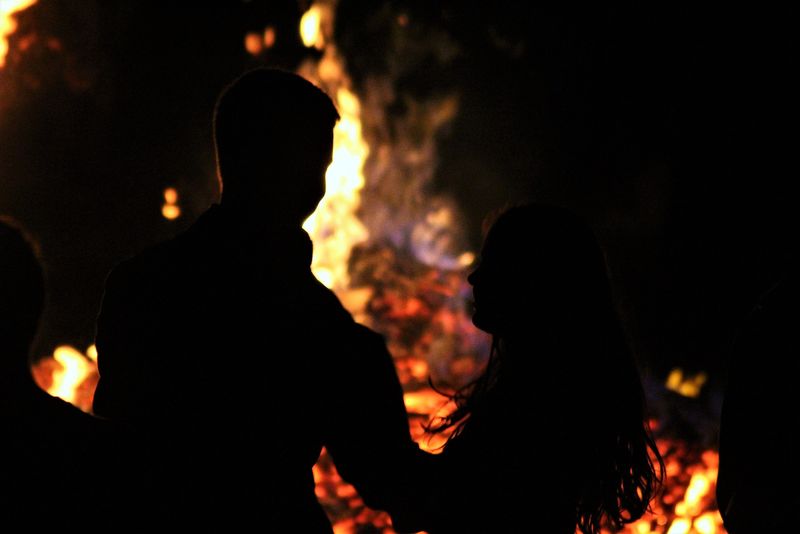 Un bărbat și-a stropit soția cu benzină și i-a dat foc! 